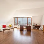 костадинов 3*